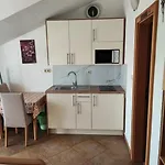 Maca Apartman *