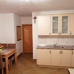 Maca Apartman *