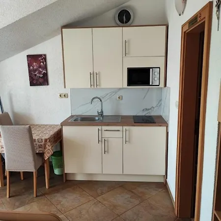 Maca Apartment *