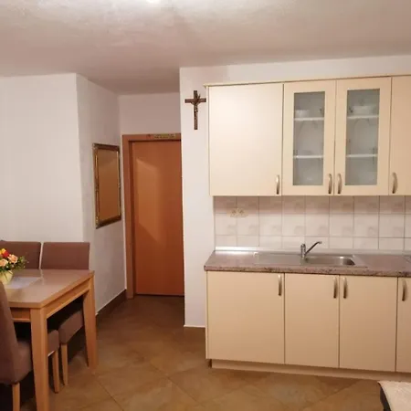 Maca Apartment *