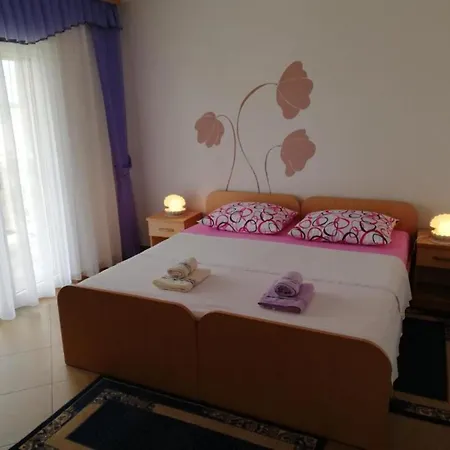 Maca Apartment *